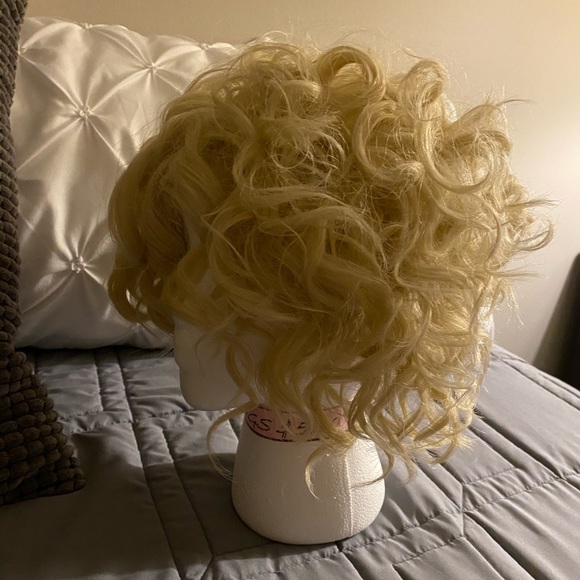 Accessories - Blonde Madonna Wig (Vogue look)